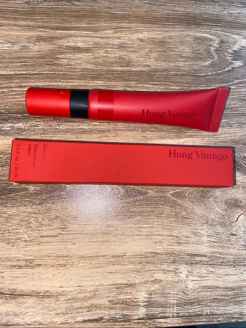Hung Vanngo lip gloss in Vanngo Red💋